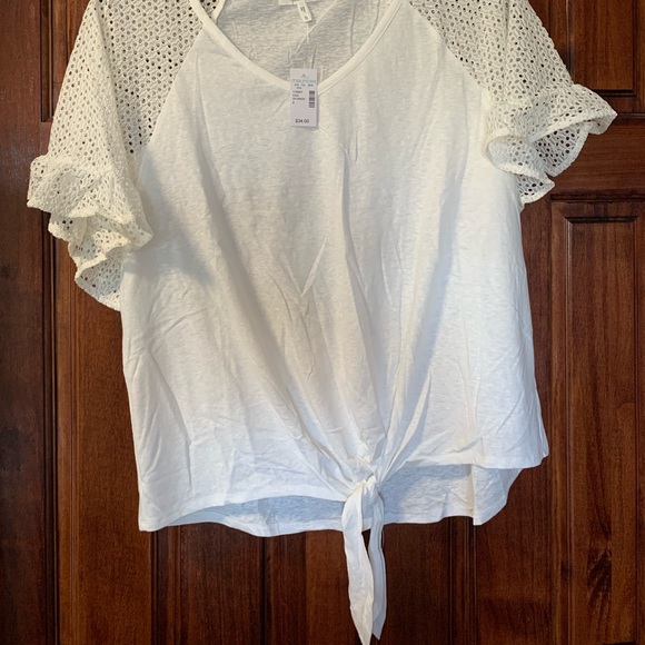Plus Size White Blouse w/ Tie and Lace Sleeve - Picture 5 of 7